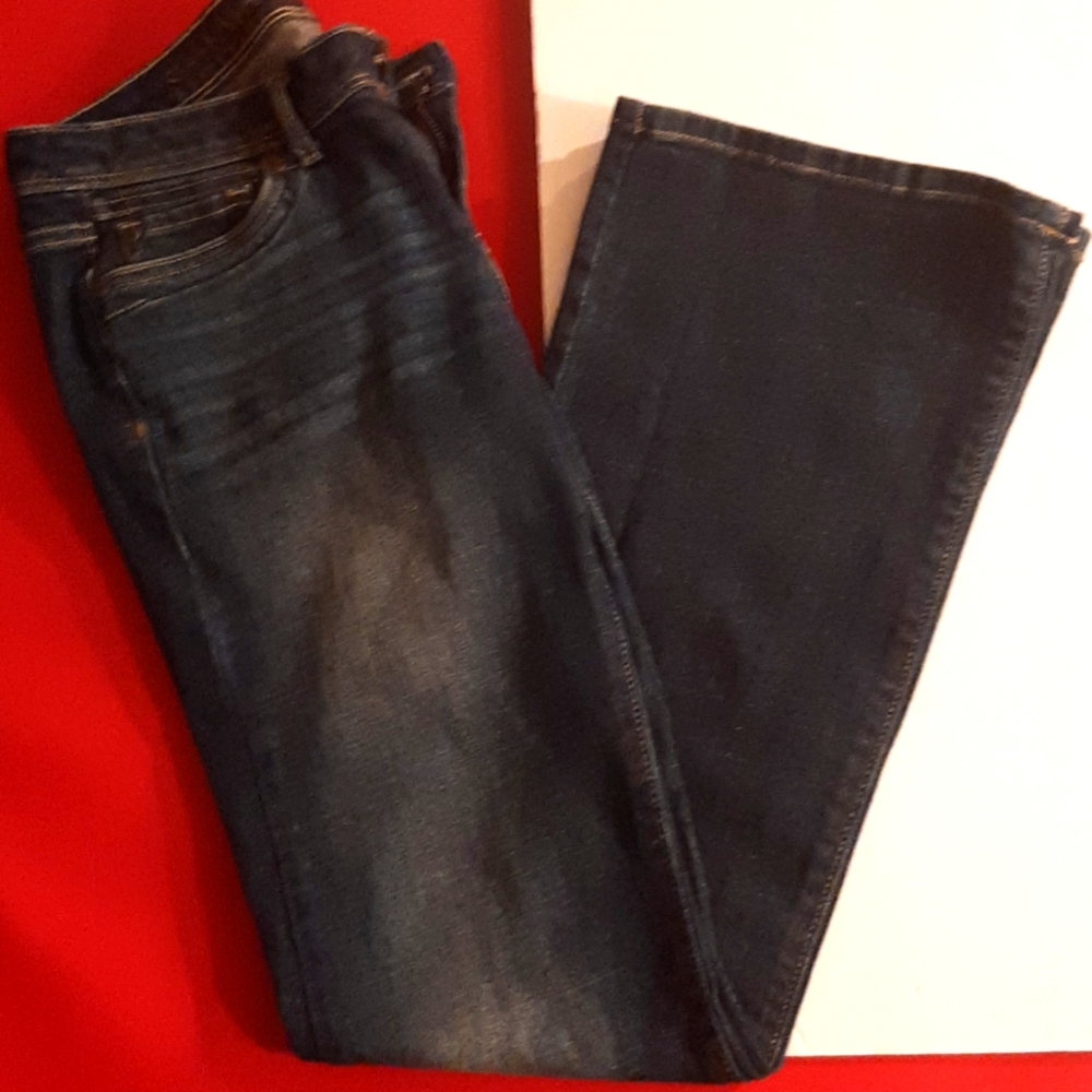 Simply Vera dark wash jeans, boot cut.. Womens size 4.